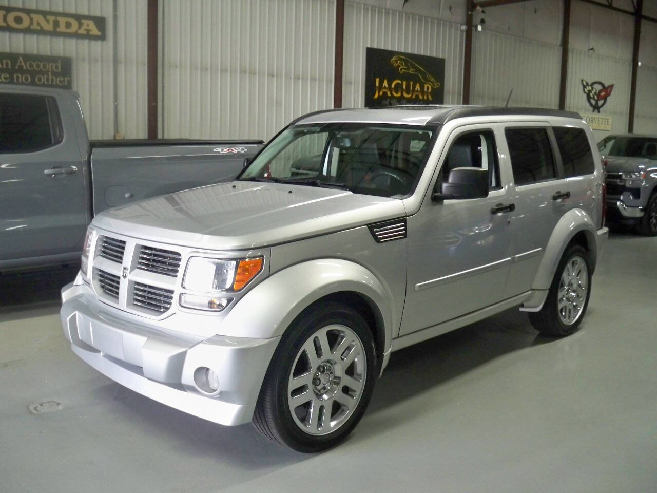Used 2009 Dodge Nitro R/T image 1
