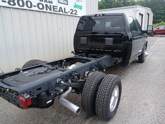 New 2026 RAM 3500 Big Horn w/ Laramie Trim Package AWD/4WD image 3