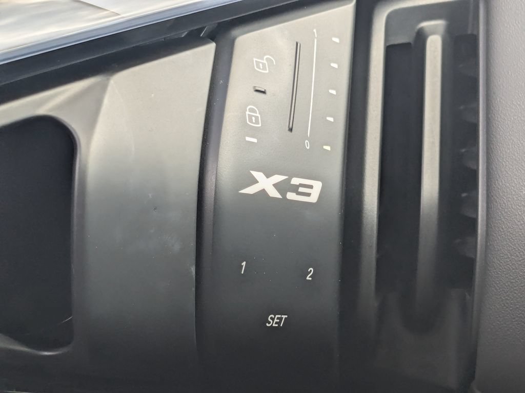 Used 2025 BMW X3 xDrive30i AWD/4WD image 13