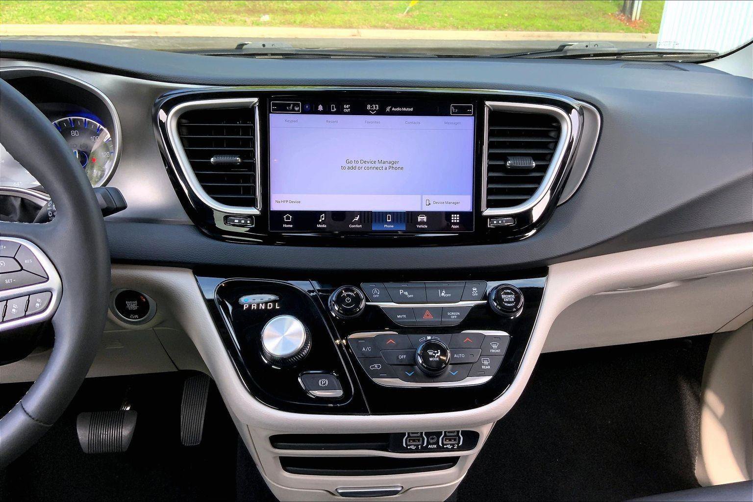 Used 2024 Chrysler Pacifica Touring-L FWD image 6