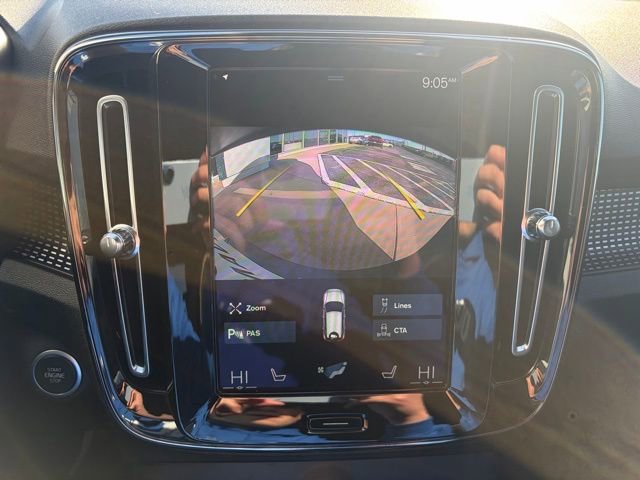 Used 2021 Volvo XC40 T4 R-Design w/ Climate Package image 19