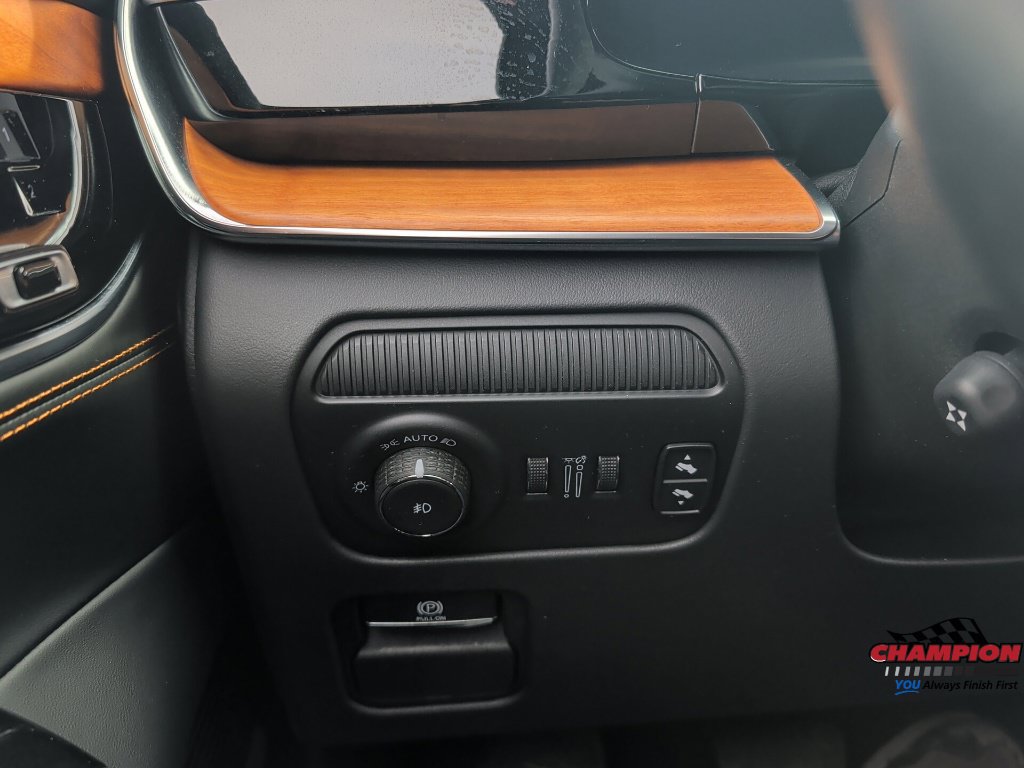 Used 2022 Jeep Grand Wagoneer Series III w/ Rear-Seat Entertainment Group AWD/4WD image 16