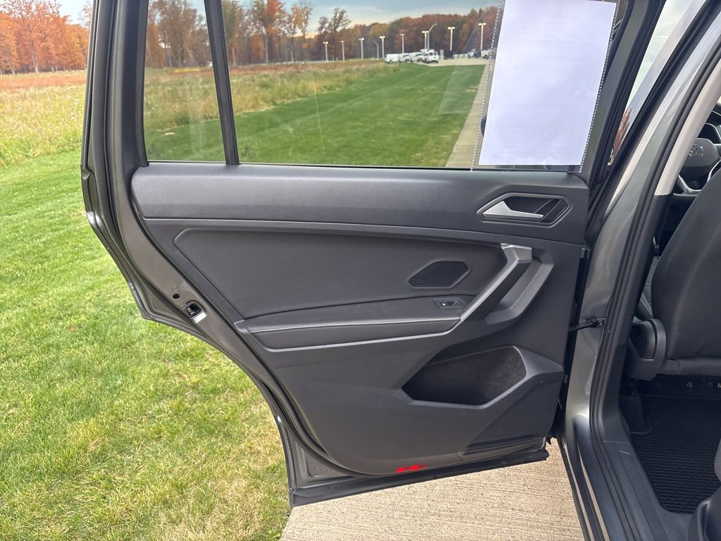 Used 2022 Volkswagen Tiguan S image 39