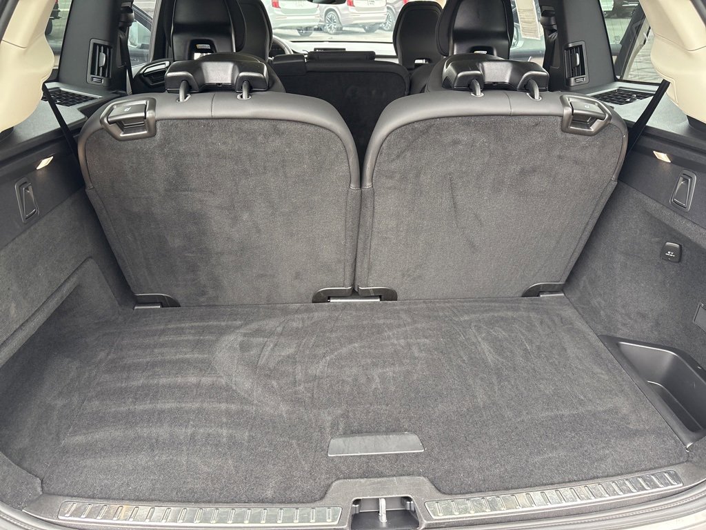 Certified 2025 Volvo XC90 B6 Plus image 47