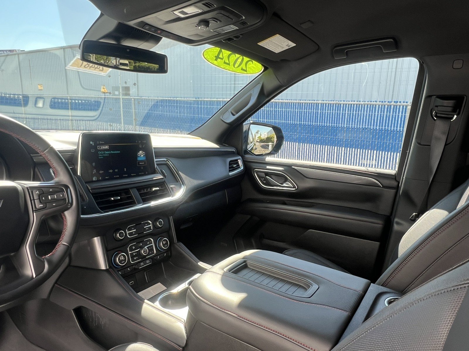 Used 2024 Chevrolet Suburban RST RWD image 18