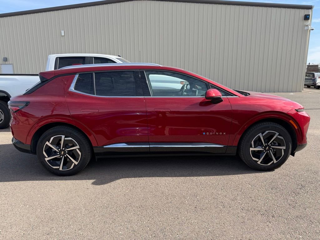 Used 2025 Chevrolet Equinox EV LT w/ Convenience Package image 2