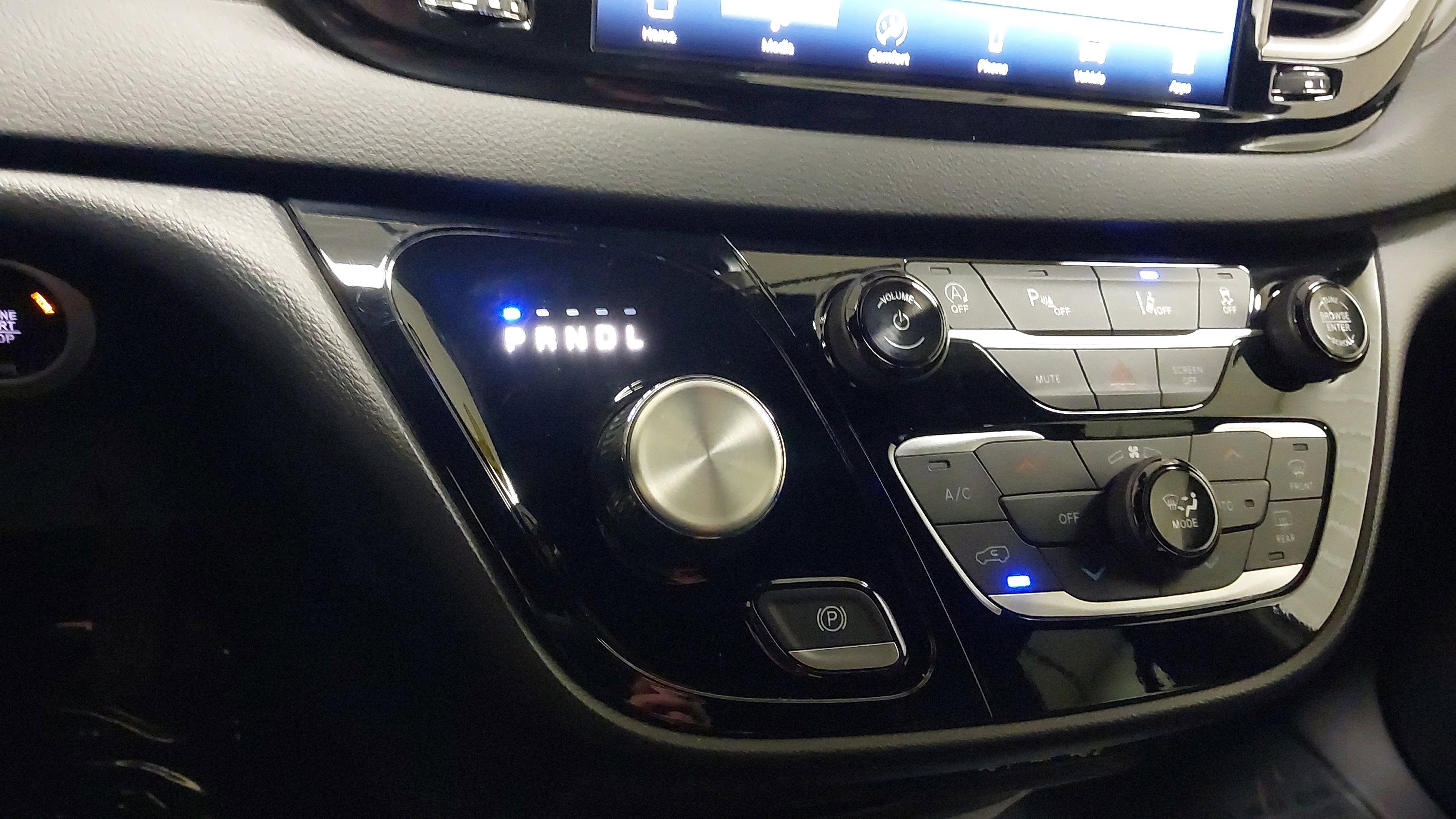 Used 2025 Chrysler Pacifica Select FWD image 21