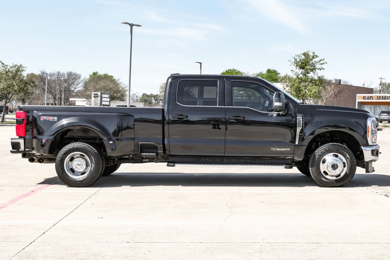 Used 2023 Ford F350 Lariat image 8