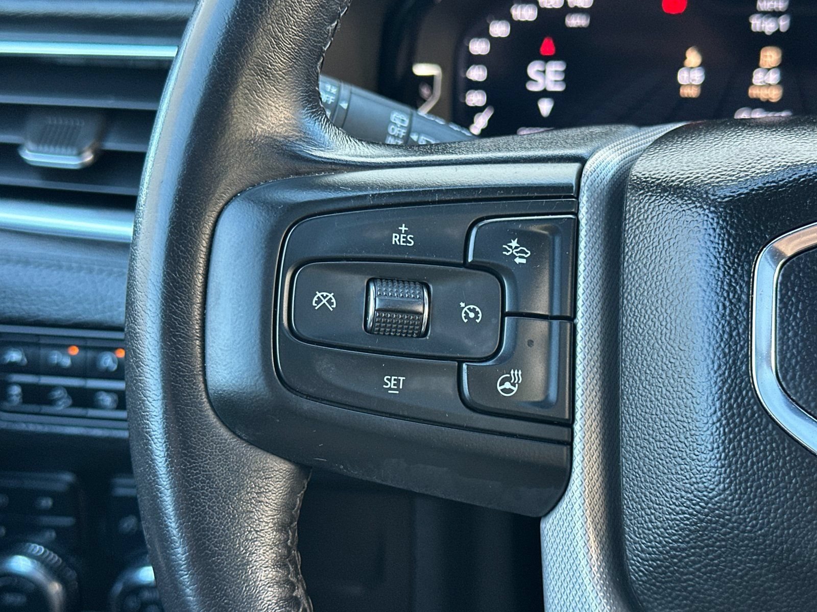 Used 2023 GMC Yukon XL Denali AWD/4WD image 29