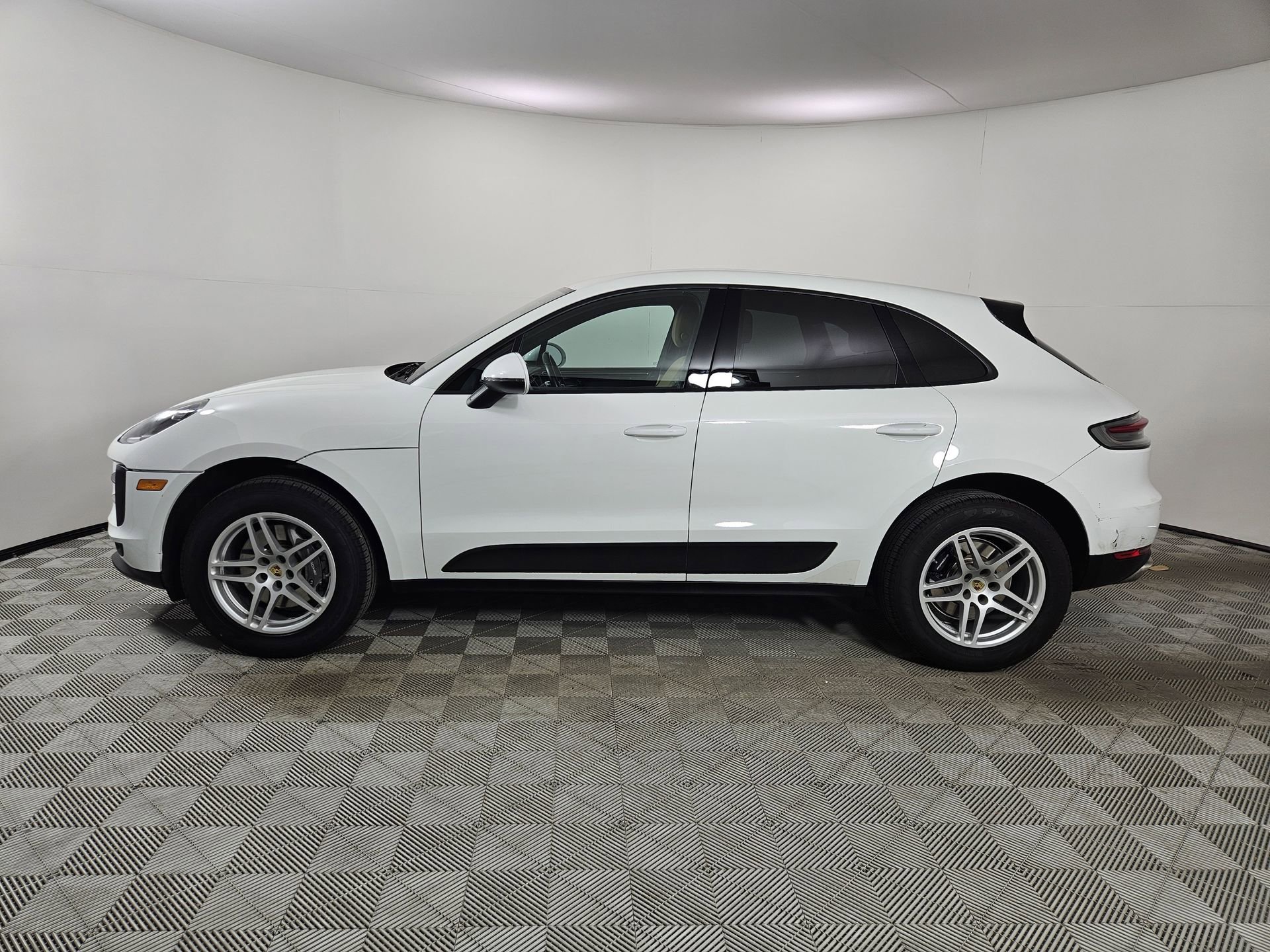 Used 2021 Porsche Macan AWD/4WD image 4