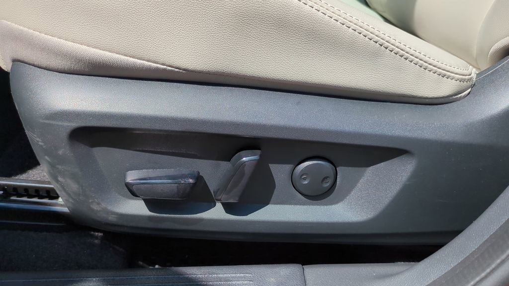 Used 2024 Nissan Rogue SL image 12