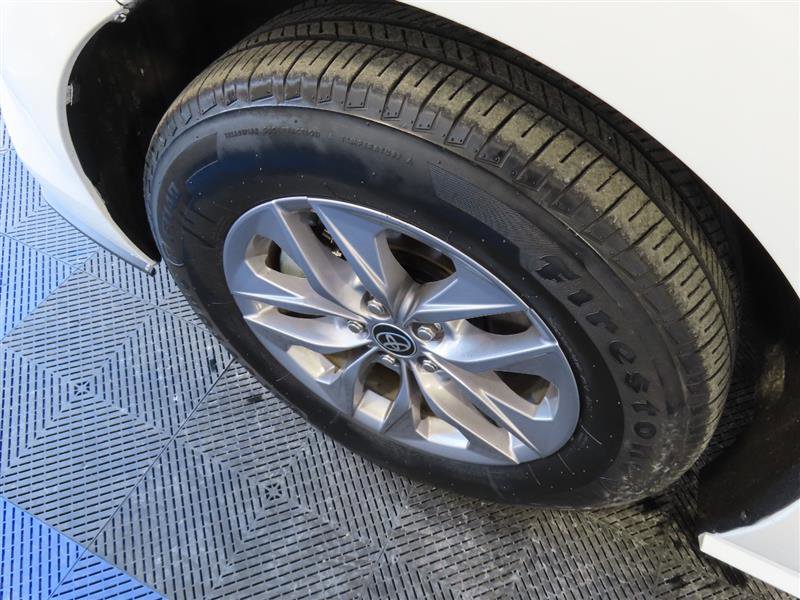 Used 2024 Toyota Sienna LE image 6