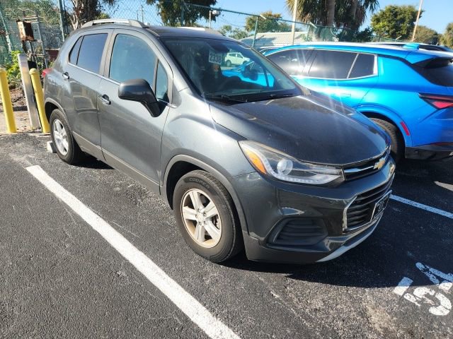 Used 2018 Chevrolet Trax LT w/ LT Convenience Package image 1