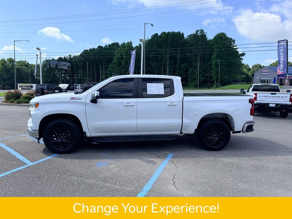 Used 2022 Chevrolet Silverado 1500 LT w/ Z71 Off-Road Package AWD/4WD image 3