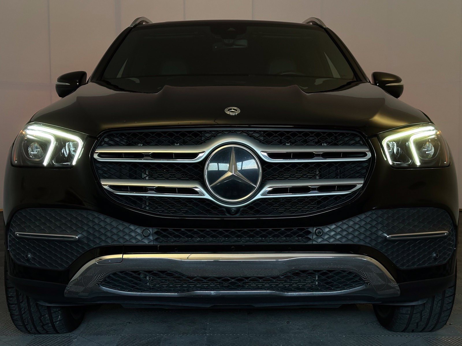 Used 2023 Mercedes-Benz GLE 350 w/ Premium Package image 3