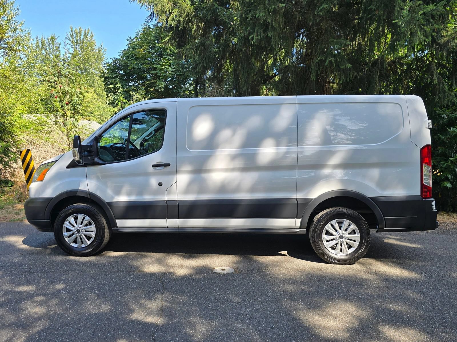 Used 2017 Ford Transit 250 130 Low Roof RWD image 2