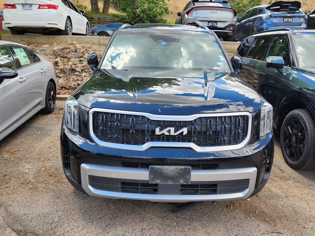 Used 2023 Kia Telluride EX w/ EX Captain's Chair Package FWD image 10