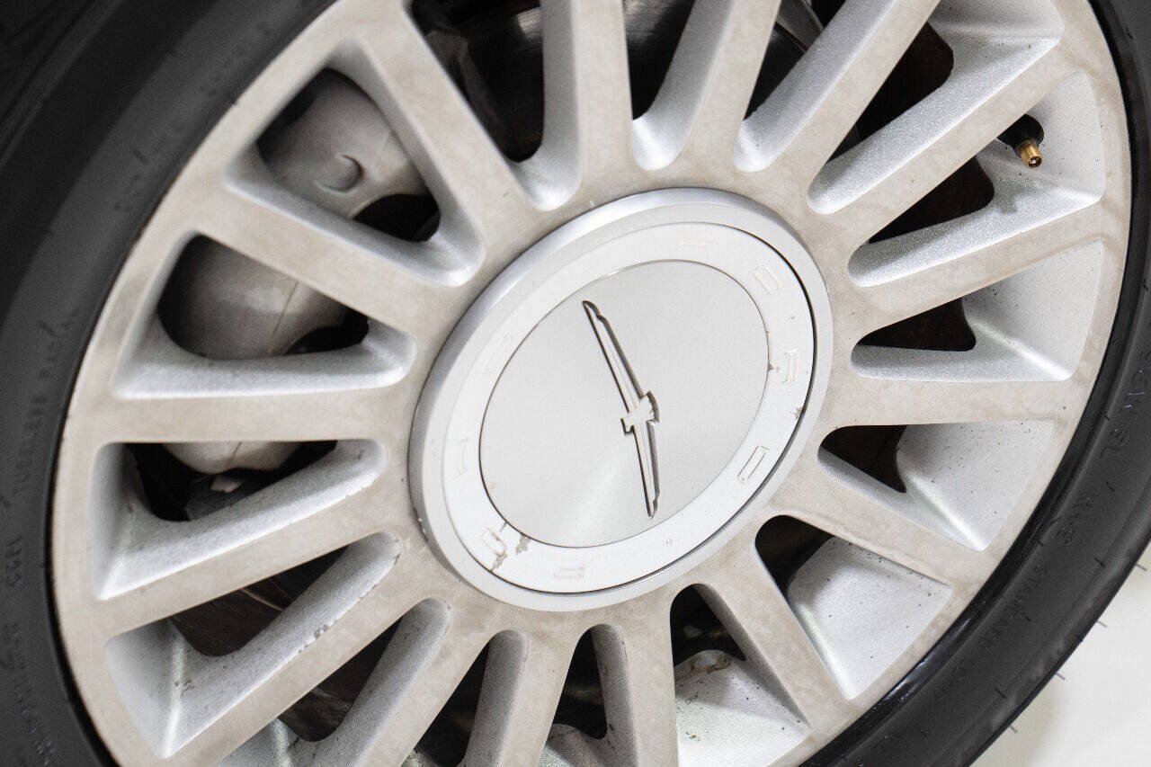 Used 2005 Ford Thunderbird RWD image 47