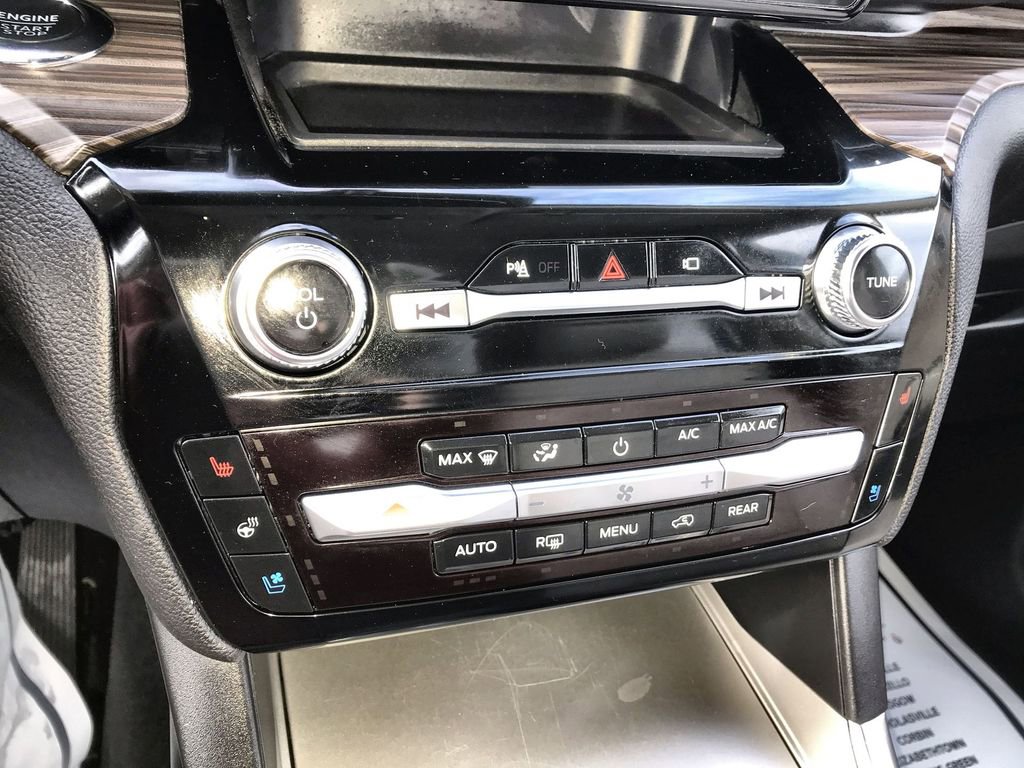 Used 2022 Ford Explorer Limited w/ Equipment Group 301A image 19