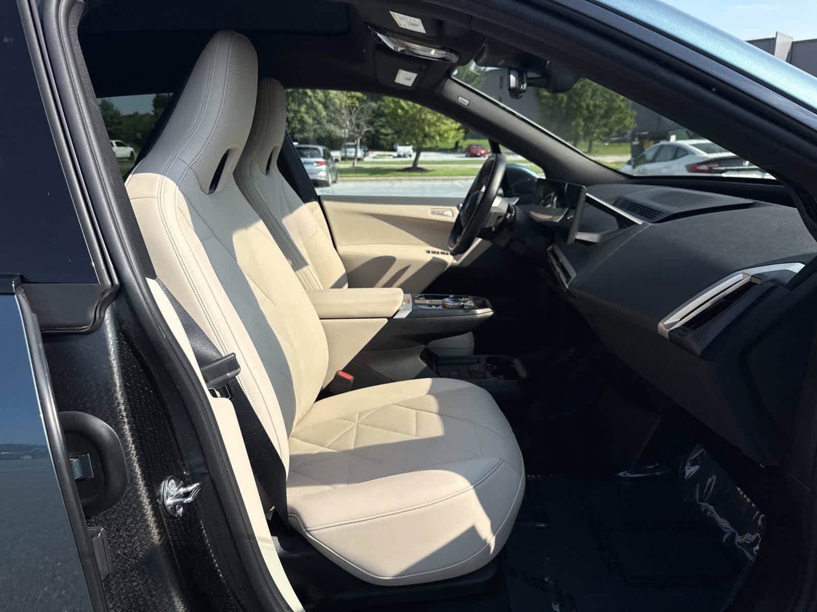 Used 2024 BMW iX xDrive50 w/ Sport Package AWD/4WD image 16