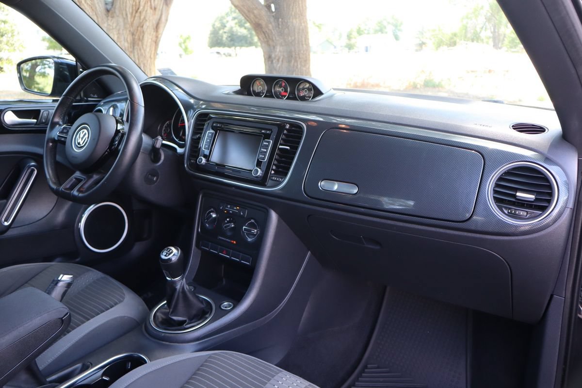 Used 2013 Volkswagen Beetle 2.0T FWD image 17