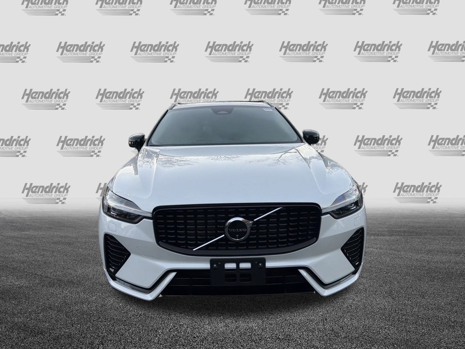 Certified 2025 Volvo XC60 B5 Plus image 3