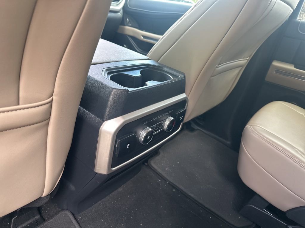 Used 2024 Ford Expedition Max XLT image 9