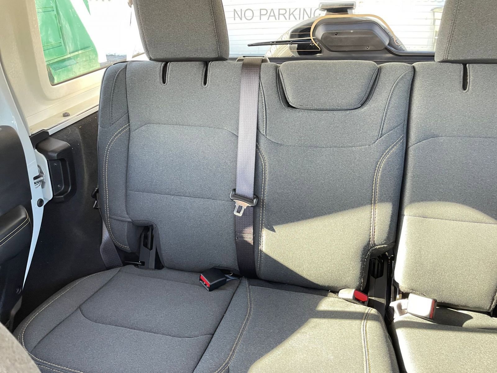 Used 2025 Jeep Wrangler Sahara image 38