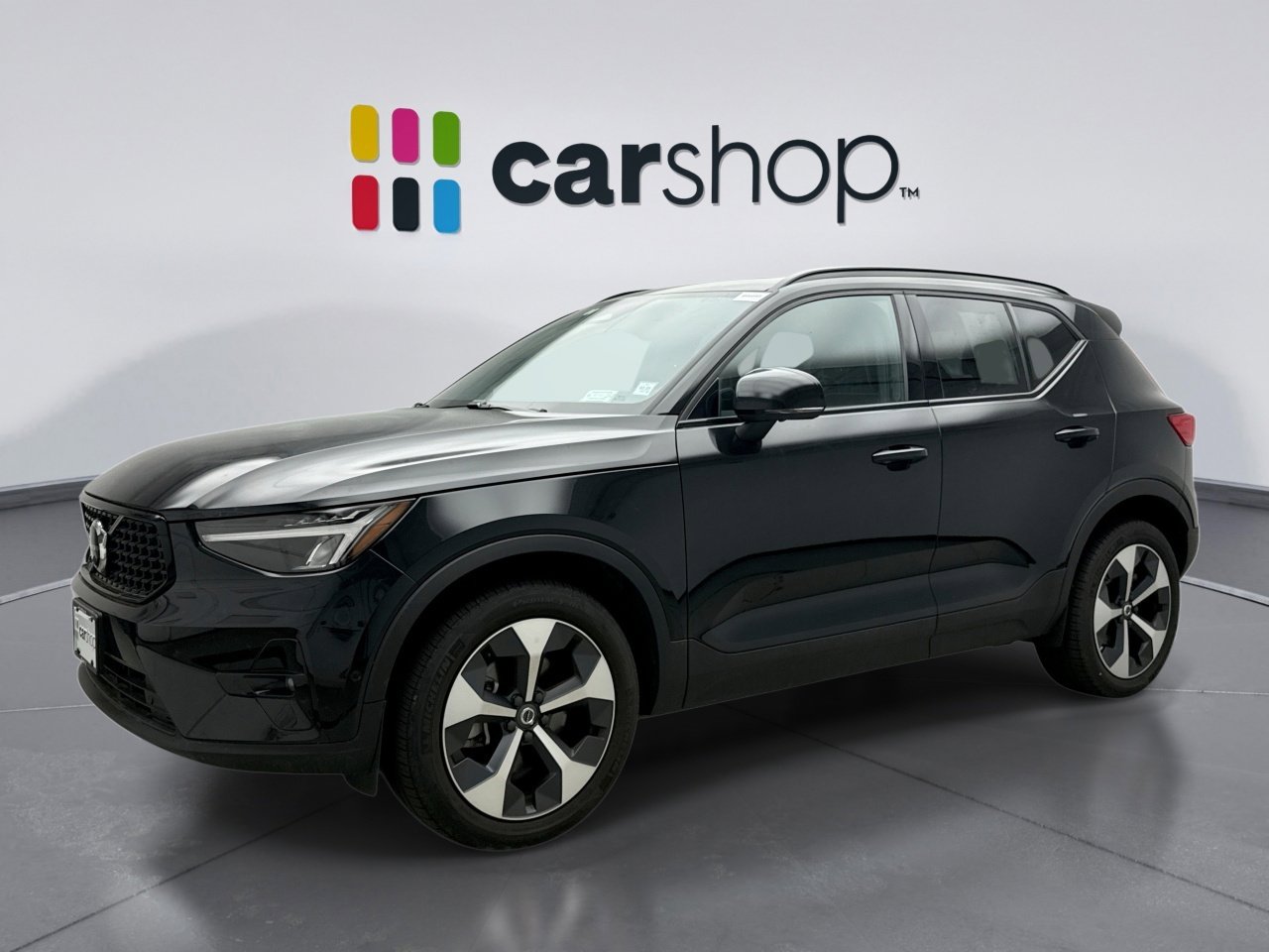 Used 2025 Volvo XC40 B5 Plus AWD/4WD image 1