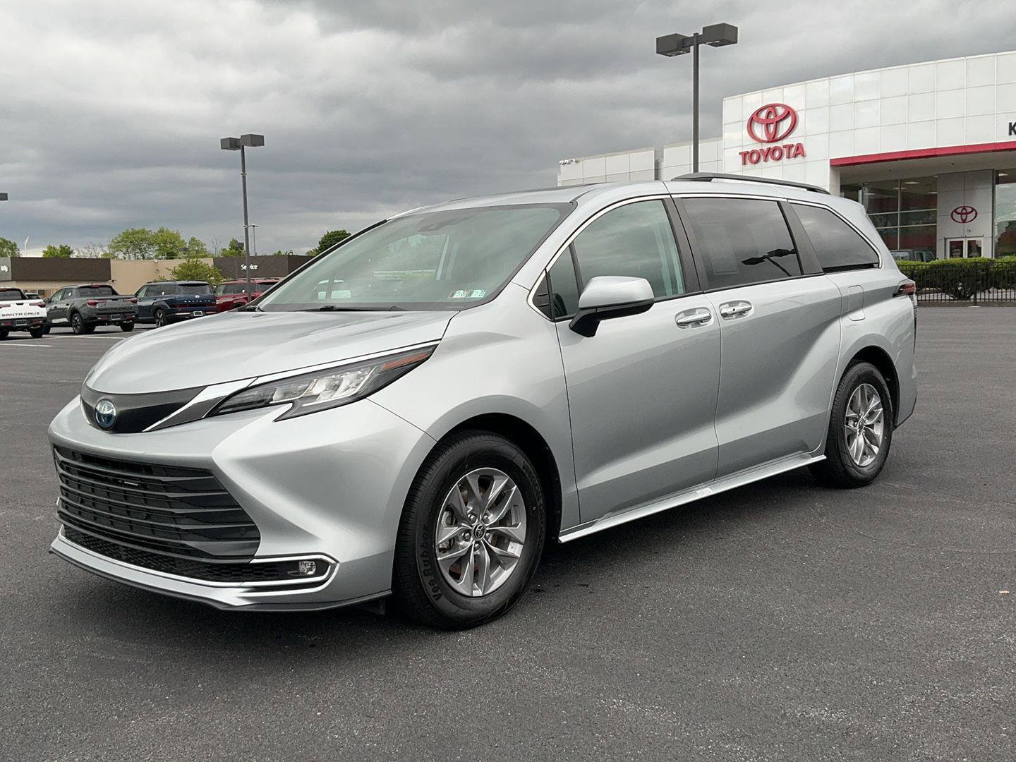 Certified 2022 Toyota Sienna XLE