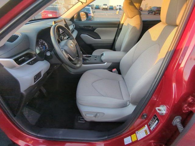 Certified 2023 Toyota Highlander LE image 8