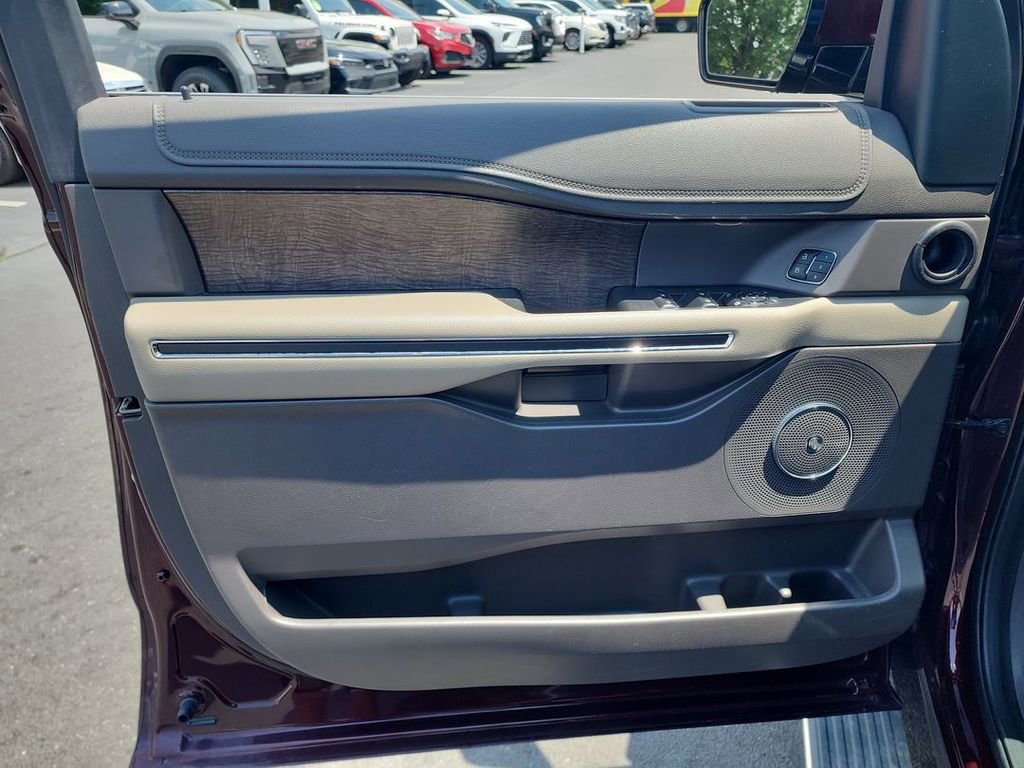 Used 2021 Ford Expedition Limited AWD/4WD image 22
