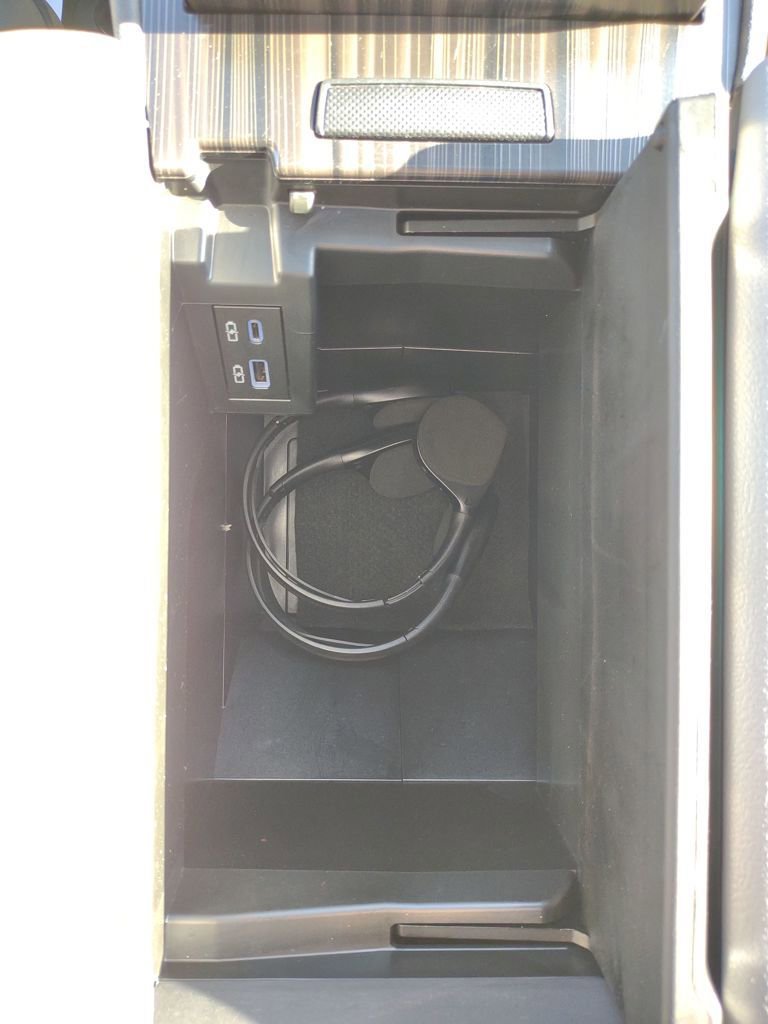 Used 2021 Toyota Sienna Limited image 29