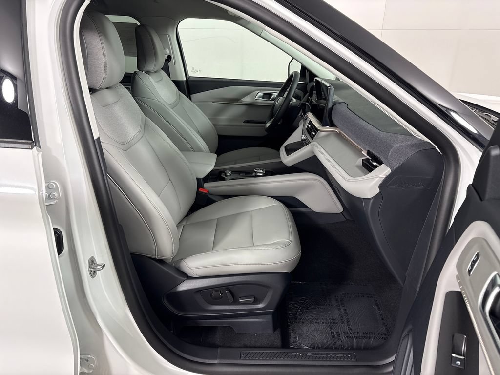 New 2026 Ford Explorer Active w/ Active Comfort Package RWD image 5
