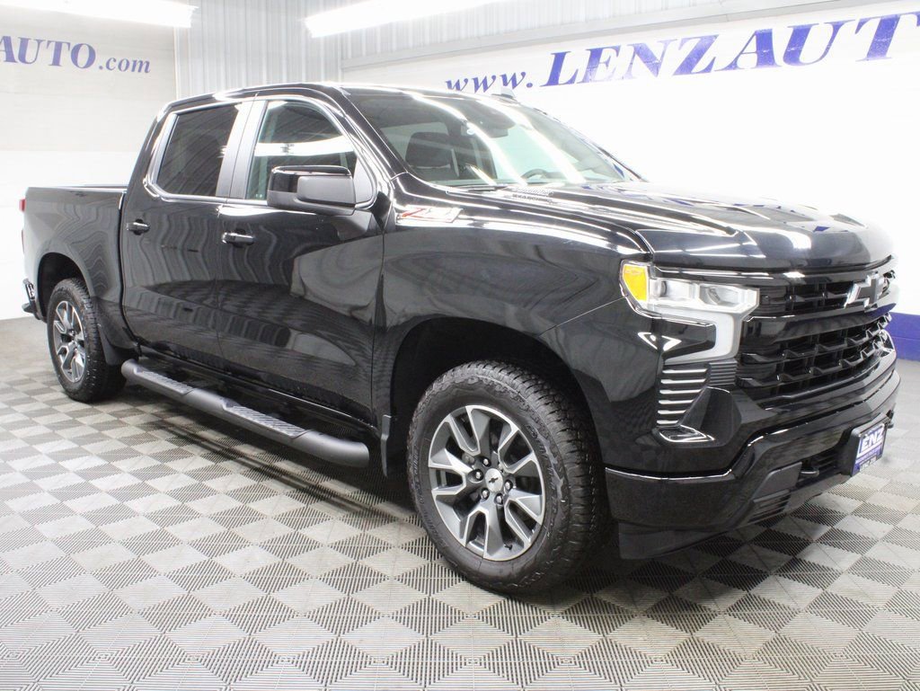 Used 2025 Chevrolet Silverado 1500 RST image 3