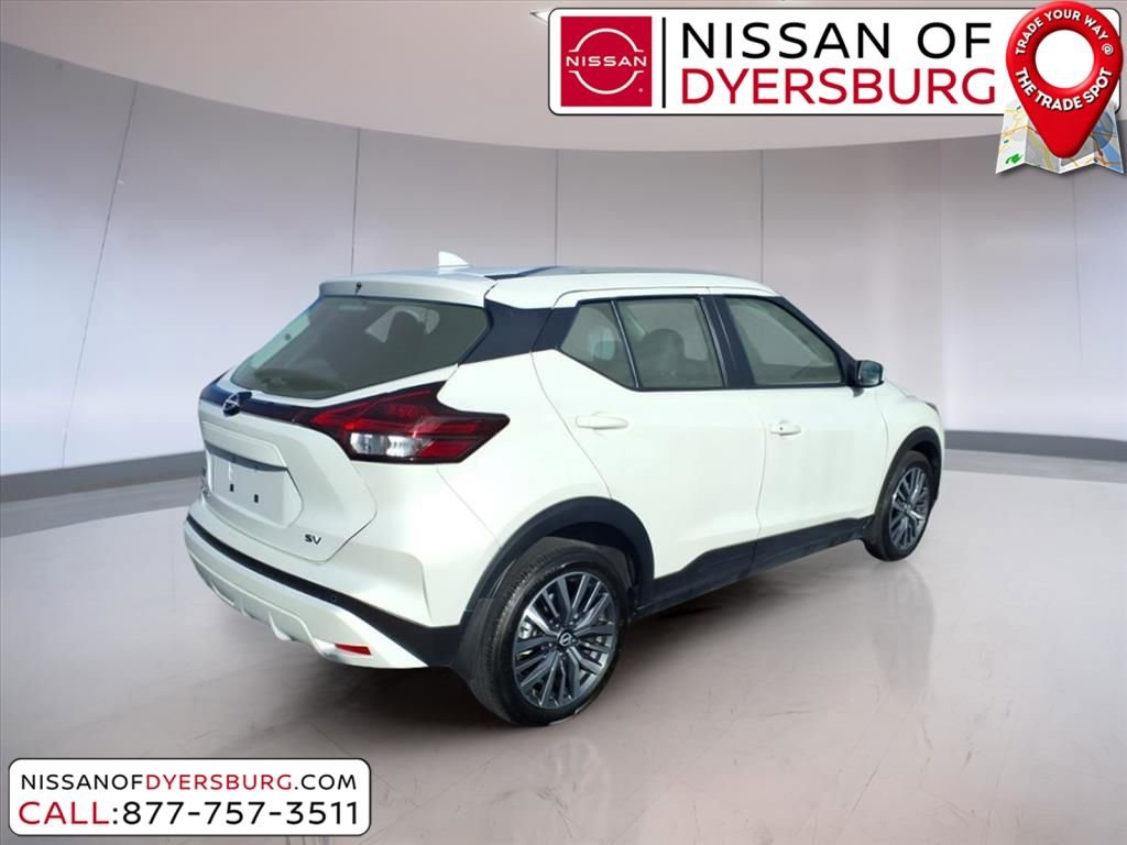 Used 2024 Nissan Kicks SV image 3