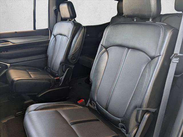 Certified 2025 Jeep Wagoneer Series II w/ Convenience Group I AWD/4WD image 19