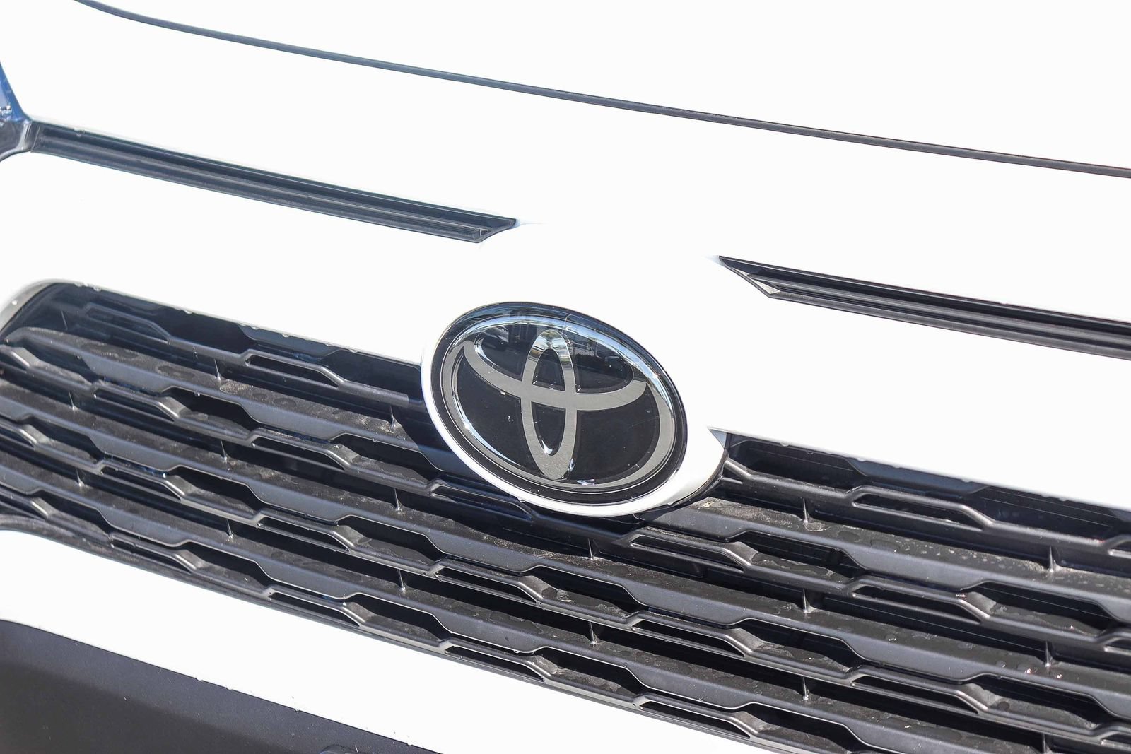 Used 2024 Toyota RAV4 XLE FWD image 11