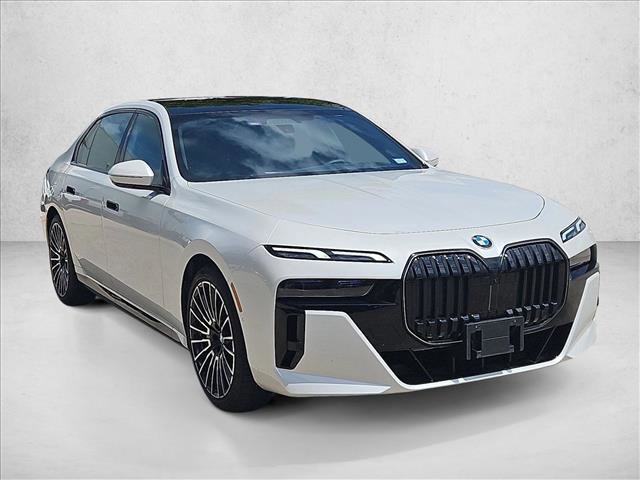 Used 2025 BMW 740i xDrive AWD/4WD image 3