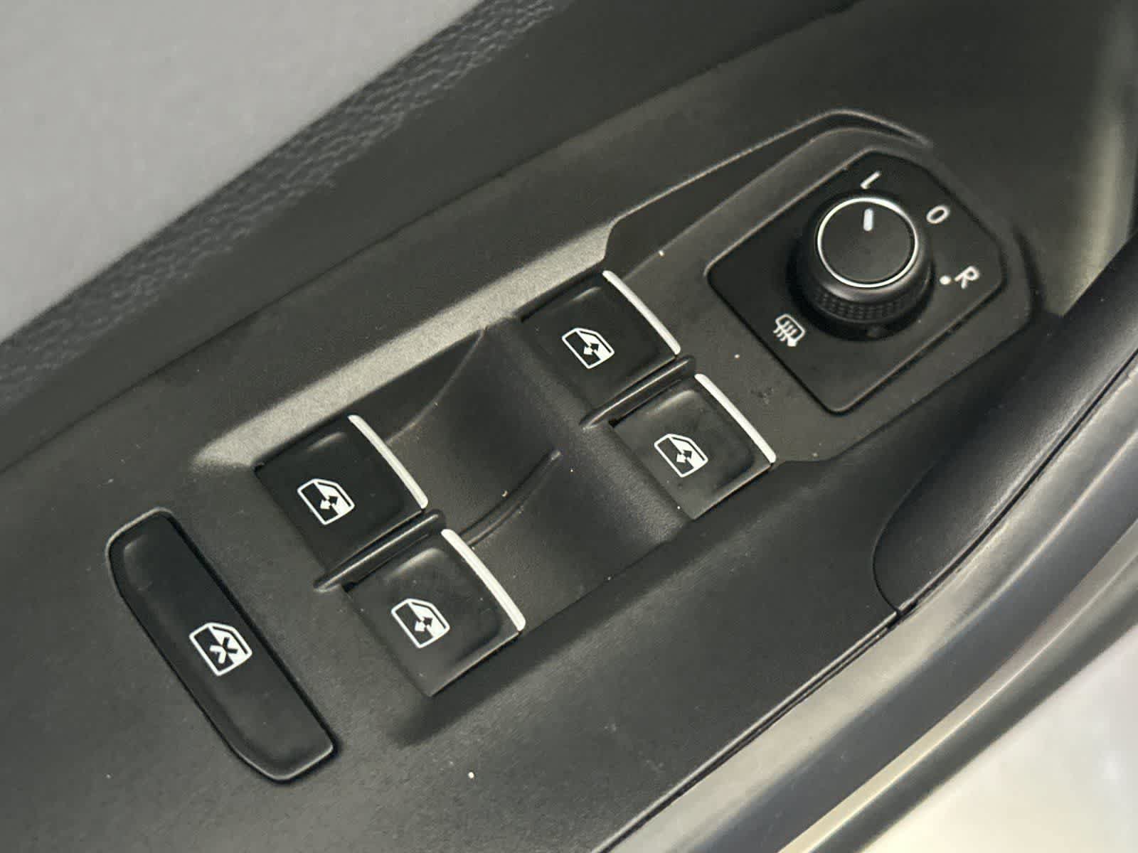 Used 2026 Volkswagen Jetta SE FWD image 14