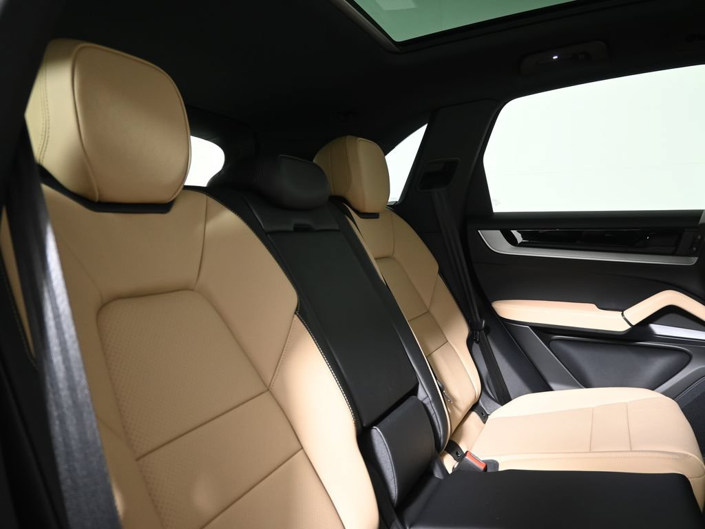 Used 2026 Porsche Cayenne E-Hybrid AWD/4WD image 39