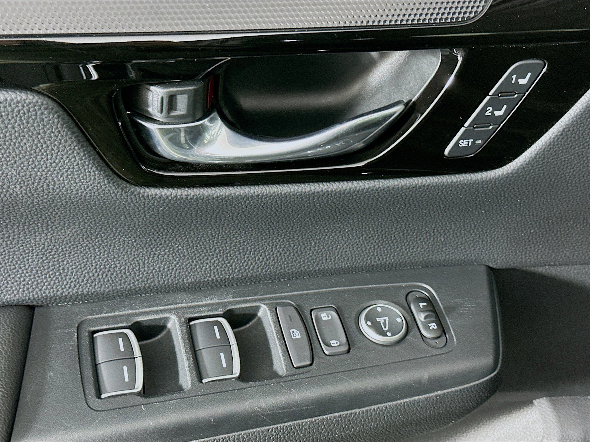 Used 2025 Honda CR-V EX-L image 15