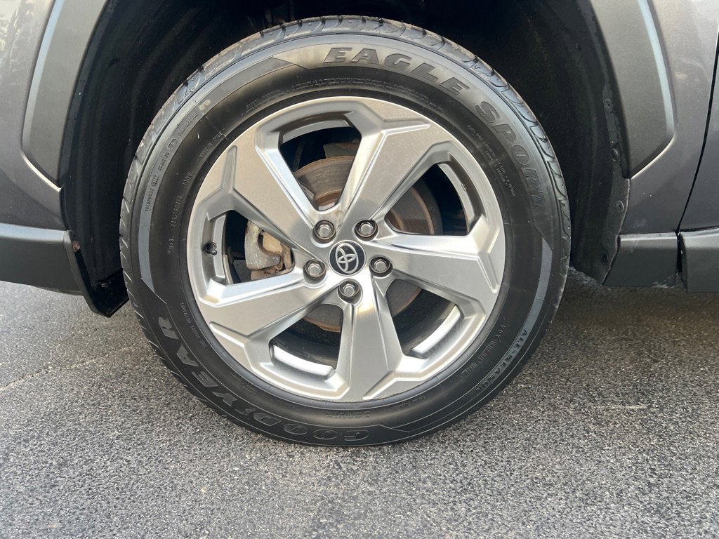 Used 2021 Toyota RAV4 XLE Premium image 37