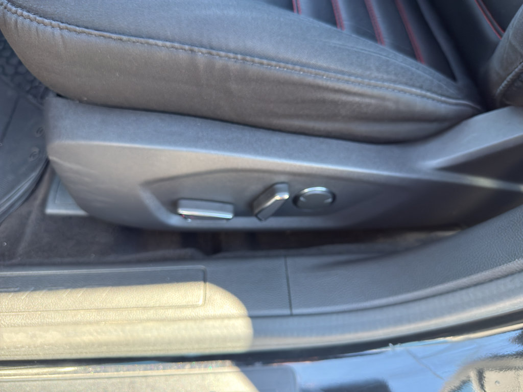 Used 2015 Ford Fusion SE w/ Equipment Group 201A FWD image 15