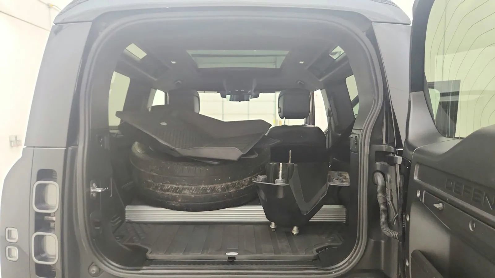 Used 2022 Land Rover Defender 90 V8 image 19