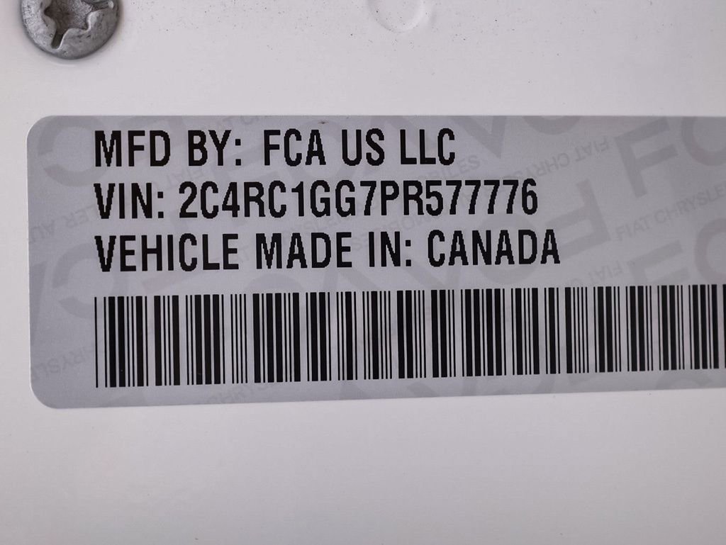 Used 2023 Chrysler Pacifica Limited image 37