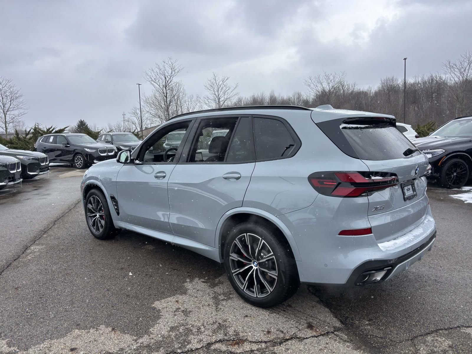 New 2026 BMW X5 xDrive40i w/ M Sport Package AWD/4WD image 5