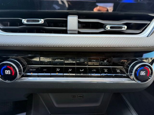 Used 2025 Chevrolet Equinox LT w/ Convenience Package II image 28