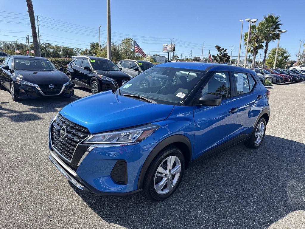 Certified 2025 Nissan Kicks Play S image 8