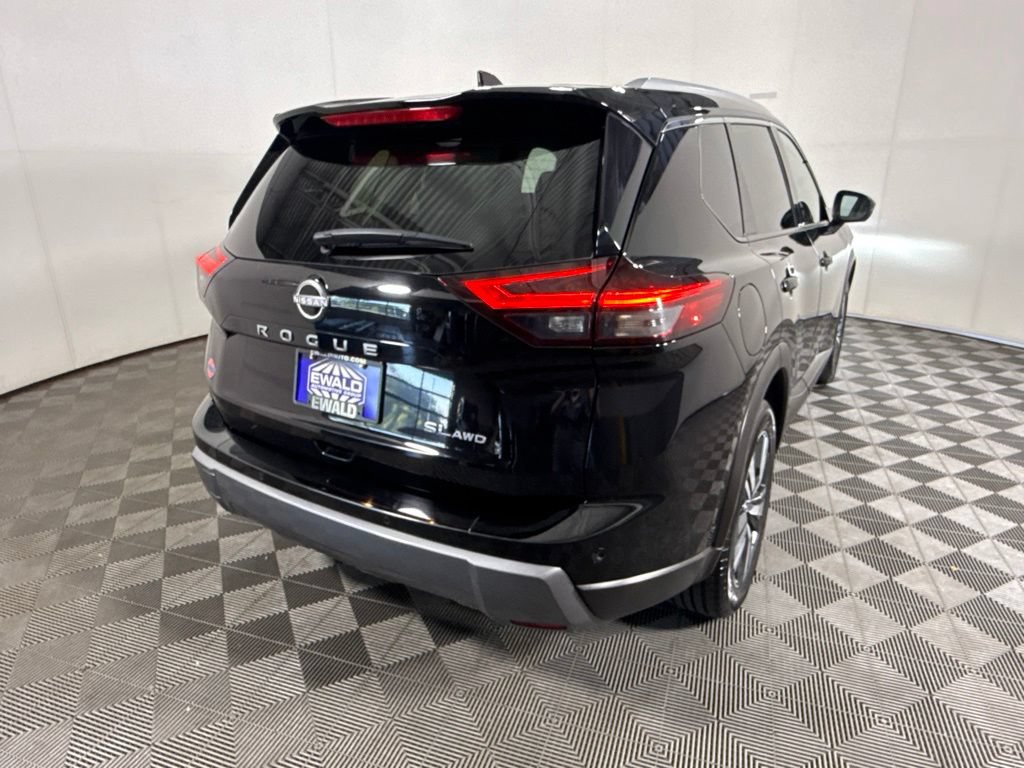 Used 2024 Nissan Rogue SL AWD/4WD image 11